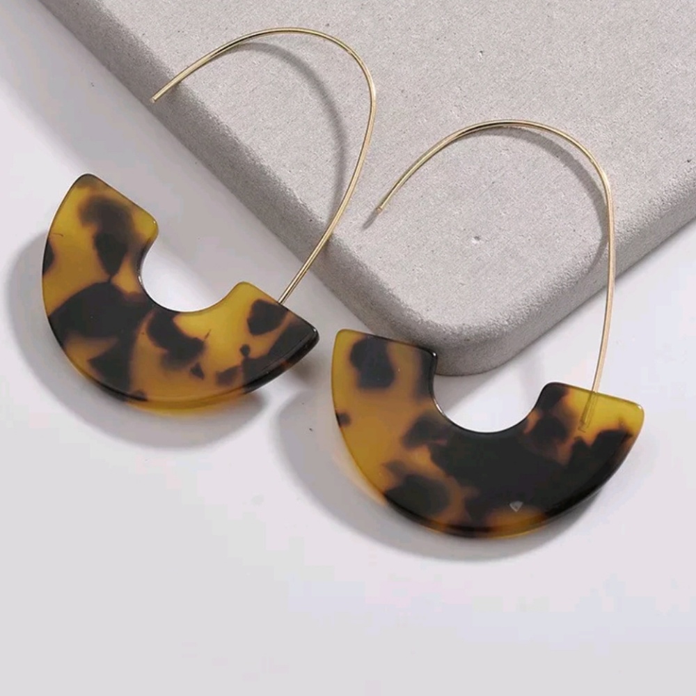 Tortoise acrylic earrings